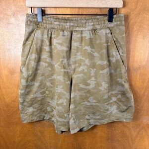 Lululemon Men's Pace Breaker Linerless Tan Camo Shorts 7" Inseam Hiking Gorpcore
